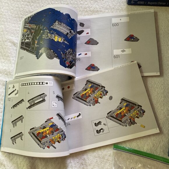 LEGO TECHNIC: Bugatti Chiron 42083 Complete Disassembled No Missing Pieces Car - Picture 9 of 16